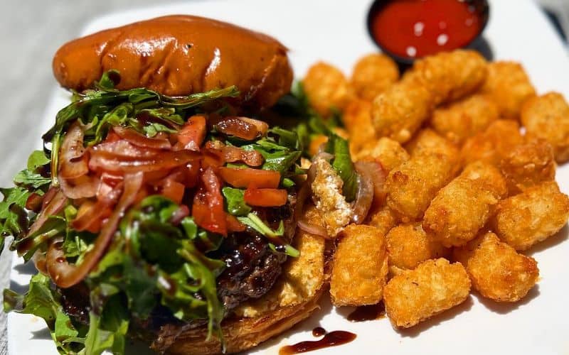 Live music restaurant near me